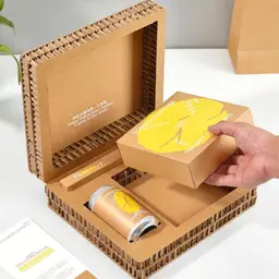 Craft Beer and Snack Gift Set in Hinged-Lid Box thumbnail 2
