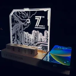 Perpetual Calendar, Wireless Charger & Night Light Gift Set thumbnail 5