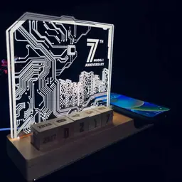 Perpetual Calendar, Wireless Charger & Night Light Gift Set thumbnail 4