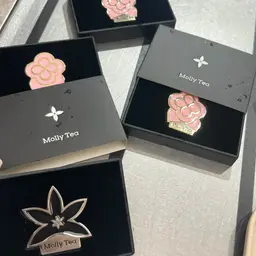 Metal Enamel Badge Gift Set in Black and Gray Rigid Boxes thumbnail 1