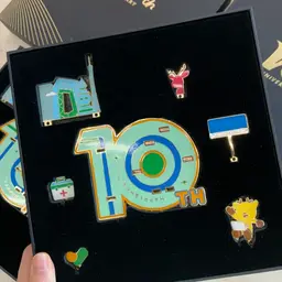 Exclusive Business Milestone Enamel Pin Keepsake Box thumbnail 1