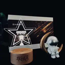Star Night Light & Astronaut Figurine Gift Set thumbnail 3