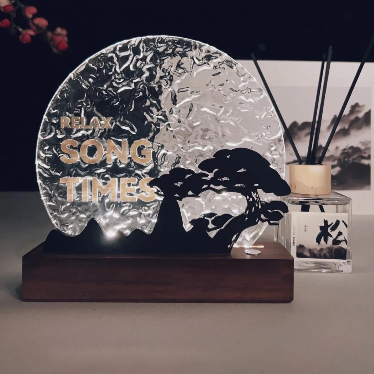 Decorative Night Light and Aroma Diffuser Gift Set — View 1