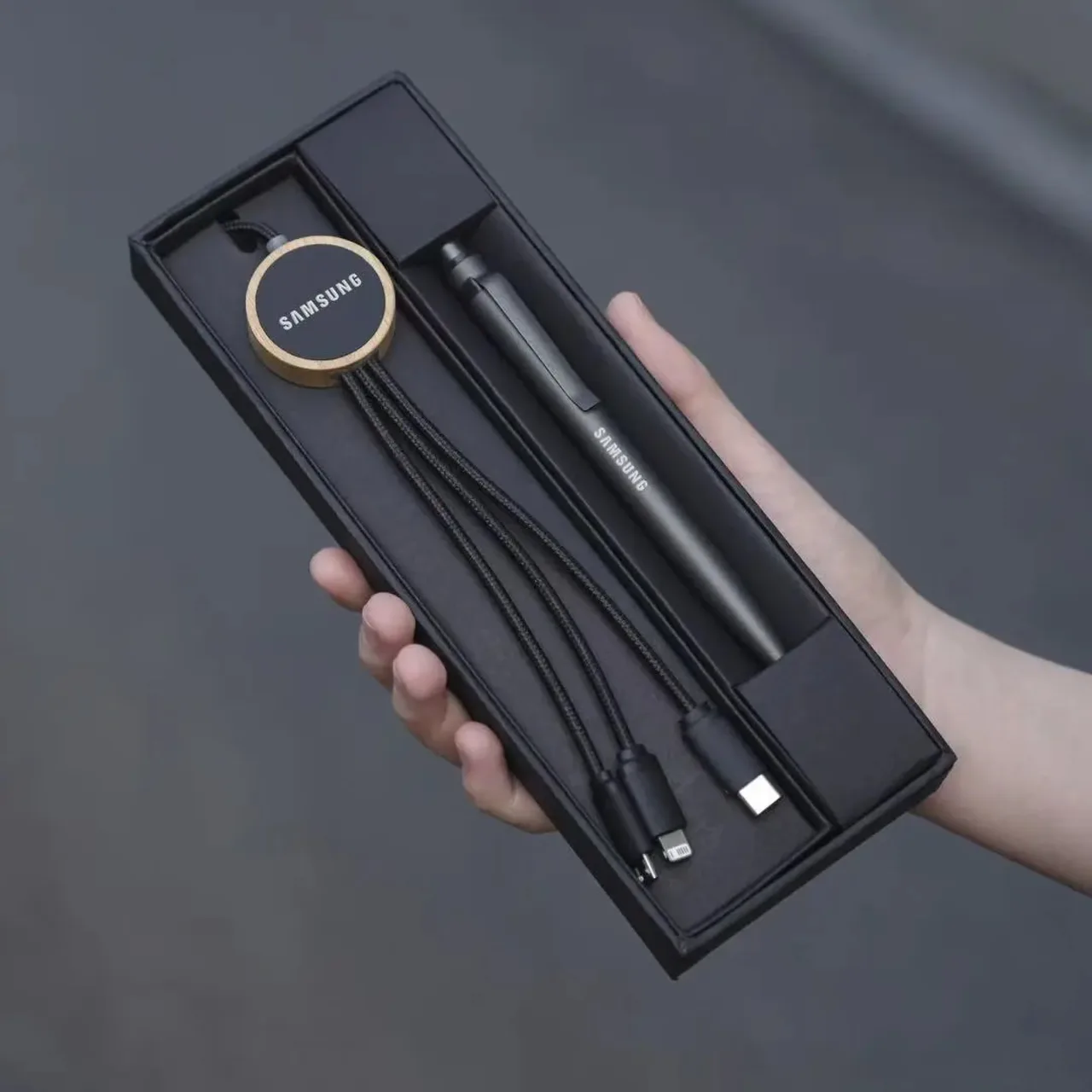 Black Metal Pen and Wireless Charger Gift Set