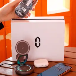 Magnetic Wireless Charging Stand and Transparent Mouse Gift Set thumbnail 3